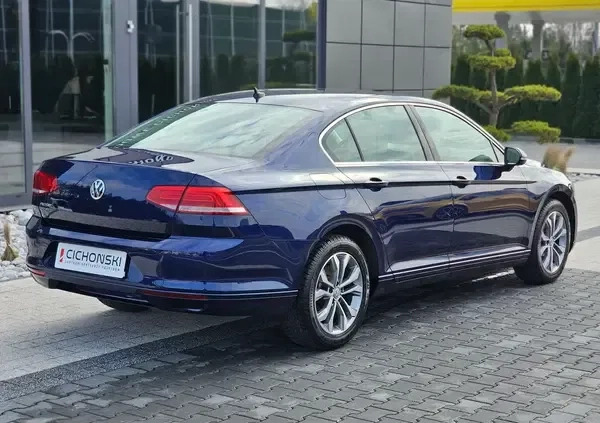 Volkswagen Passat cena 54900 przebieg: 189742, rok produkcji 2018 z Krzanowice małe 781